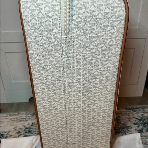 - Michael kors suitcase - Picture 4 of 10